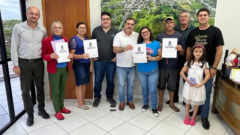 Mais proprietários recebem matrícula de seus imóveis, em Santa Rosa do Sul