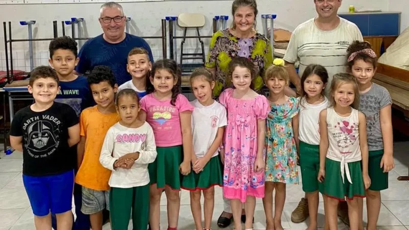 Prefeito em exercício de Turvo, Osvaldo Fávaro, visita escolas municipais