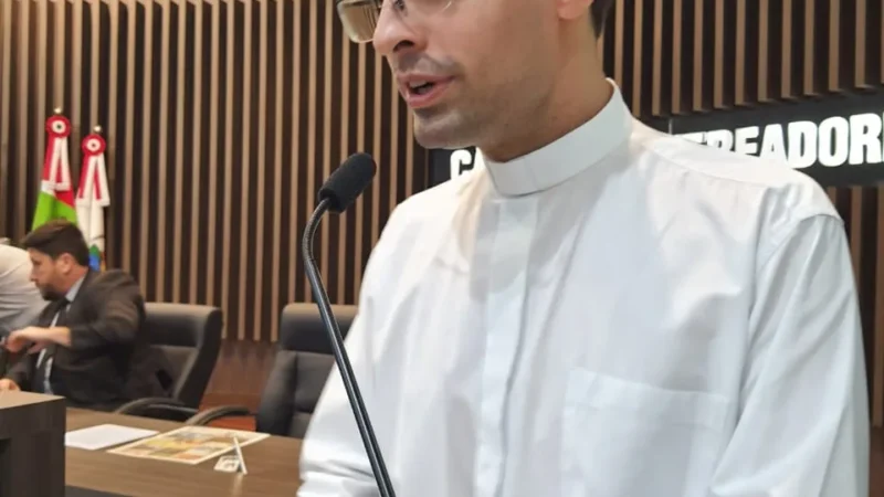 Reitor do Santuário, Padre Jonas, participa da última sessão na Câmara de Vereadores
