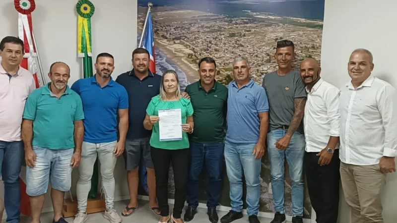 Administração entrega ordem de serviço pra calçamento da Rua Lages