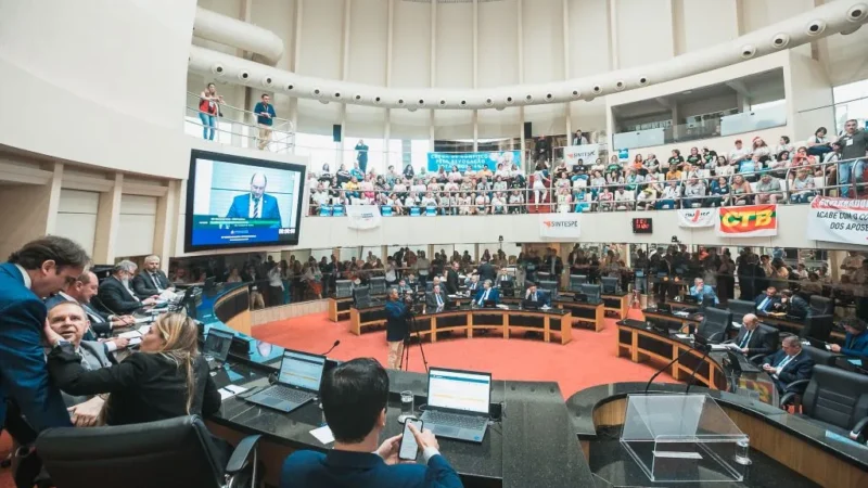 Proposta do Governo de SC que acaba com cobrança dos 14% para os aposentados é aprovada na Alesc