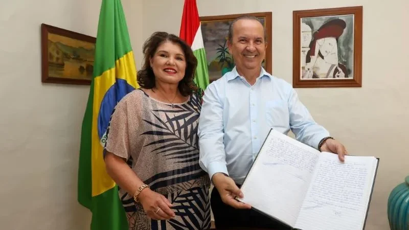 Jorginho vai a posse de Milei na Argentina e vice-governadora assume o Governo do Estado