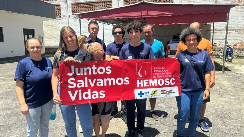 Servidores do Samae de Araranguá doam sangue ao Hemosc Regional