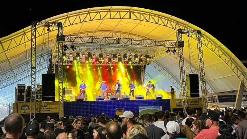 Shows, encontro de carros antigos e atividades esportivas movimentaram o fim de semana