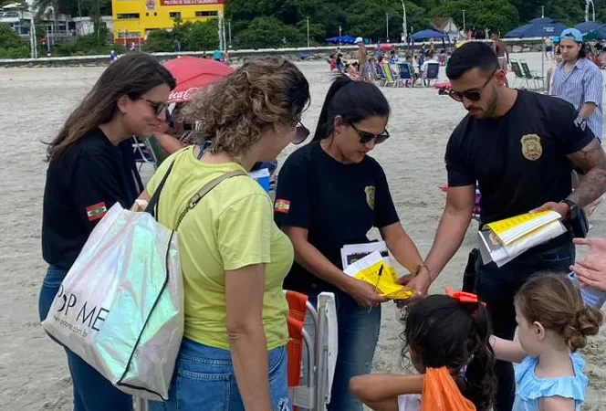Polícia Civil distribui mais de 40 mil pulseirinhas de identificação para crianças no Litoral catarinense