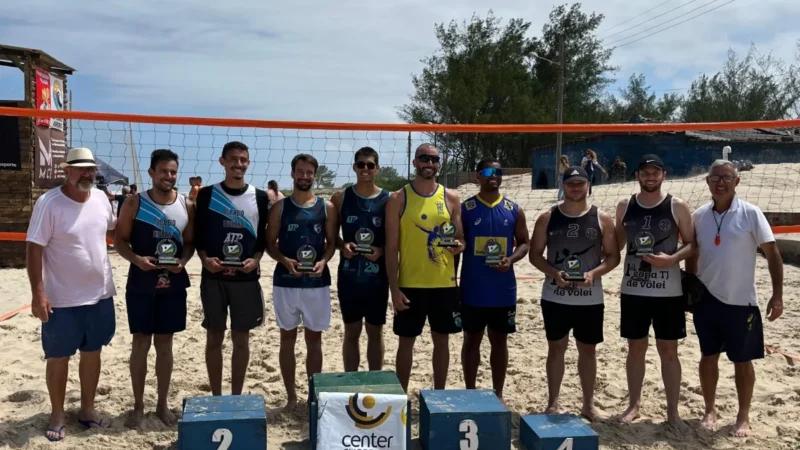 Open de Vôlei de Praia taça Center Shopping é realizado na Praia da Caçamba