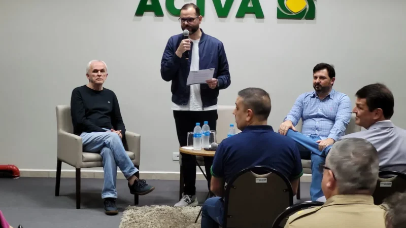 Senador Jorge Seif discute Reforma Tributária e recebe solicitações de apoio para o Centro do Empreendedor durante reunião na ACIVA