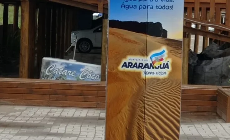 Smart totem beach disponibiliza água para consumo e duchas para banho