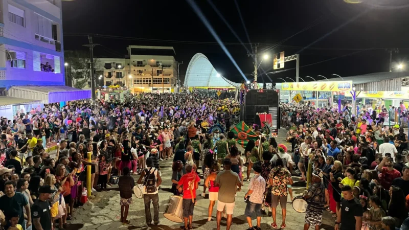 Alegria e muita folia marcam o Carnarroio 2024