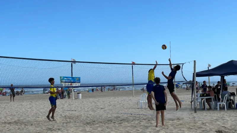 Open de Vôlei de Praia categorias de base envolve mais de 100 jovens