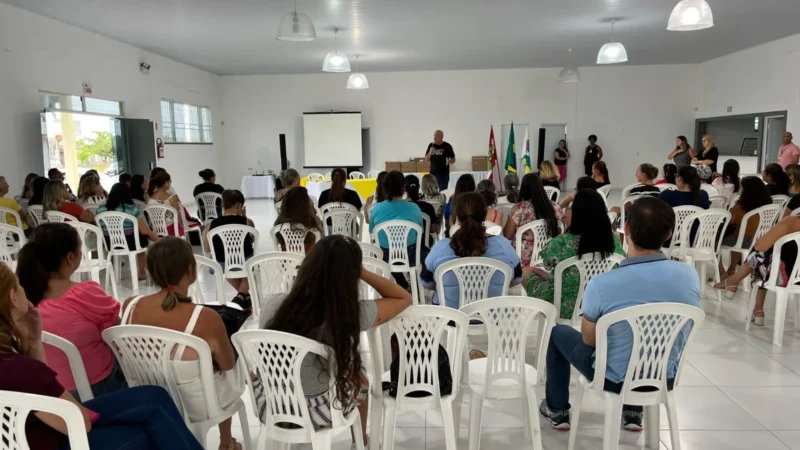 Secretaria de Educação realiza a entrega de notebooks para professores efetivos