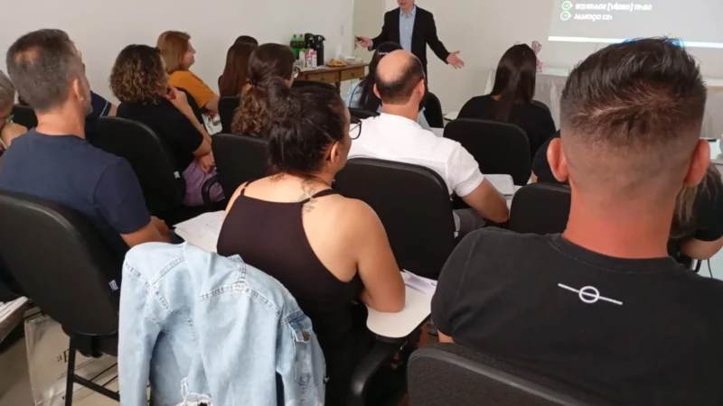 Secretaria de Educação promove capacitação de lideranças com Francisco Herbert Lima Vasconcelos