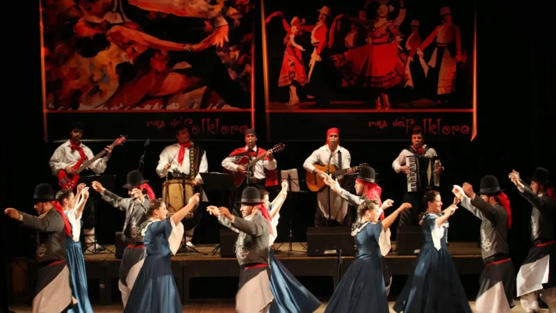 Shows gratuitos, grandes bailes e espetáculo folclórico no Rodeio Internacional do Caverá
