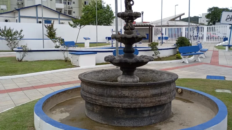 Chafariz fica sem água para receber limpeza, nesta quinta-feira