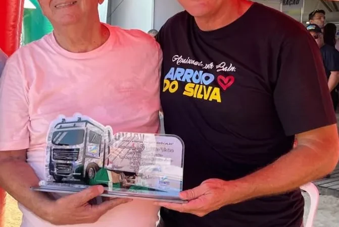 Idealizador do evento recebe homenagem na 32ª Arrancada de Caminhões