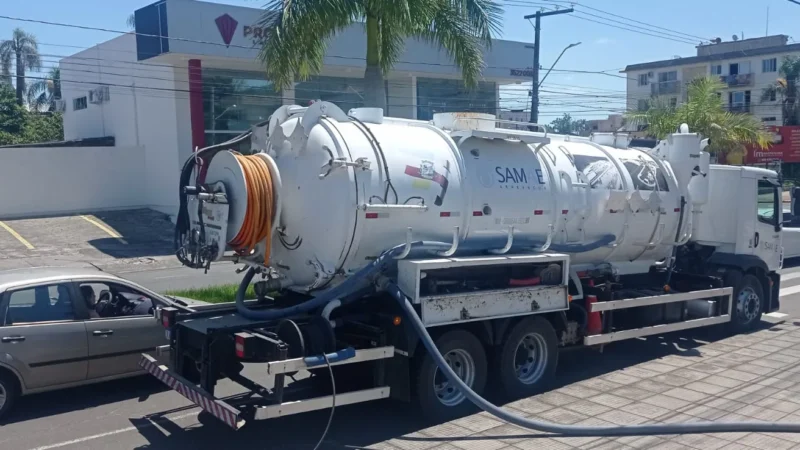 Descarte incorreto de resíduos em pias, ralos e vasos sanitários gera problemas