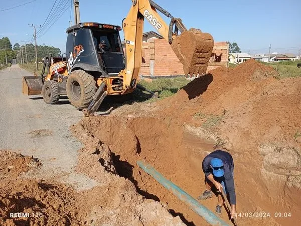 Obra de extensão de rede entre Loteamento Portal dos Açores e Cavarazinho