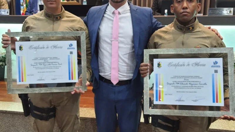 Policiais Militares recebem Moção de Reconhecimento por salvarem jovem de afogamento em Imbituba