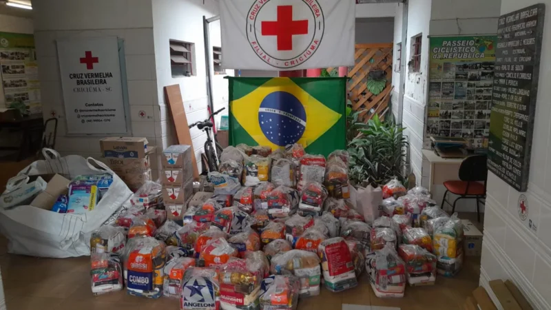 Cruz Vermelha realiza entrega de cestas básicas nesta quinta-feira