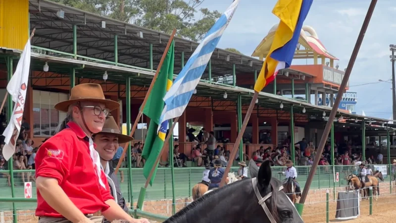 Sucesso no 20º Rodeio Internacional do Caverá – Terceiro dia marcado por grande público e provas campeiras