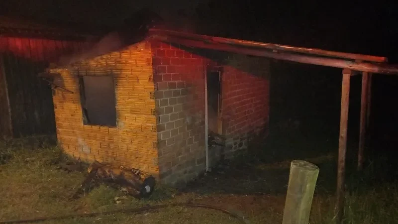 Casa incendiada no Boa Esperança