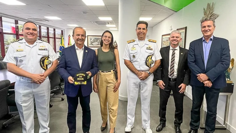 Deputado Delegado Egidio Ferrari em reunião sobre segurança marítima e patrimônio cultural