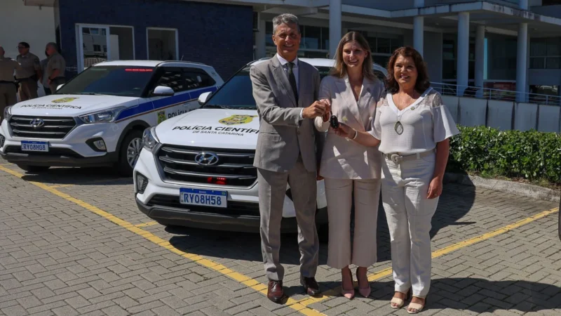 Estado entrega equipamentos e novas viaturas para a Polícia Científica de Santa Catarina