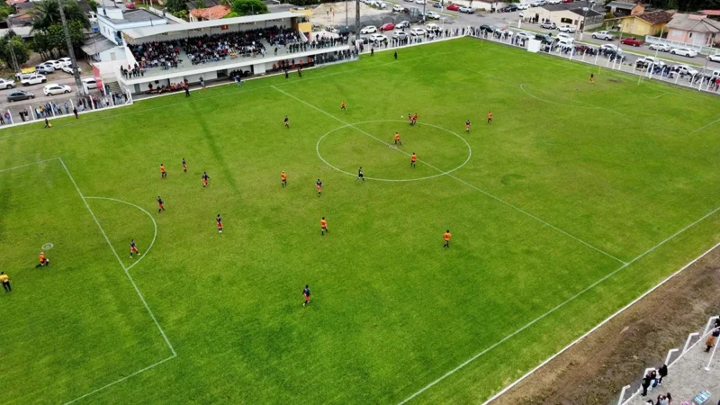 Jacinto Machado com bola rolando na abertura do Campeonato Municipal