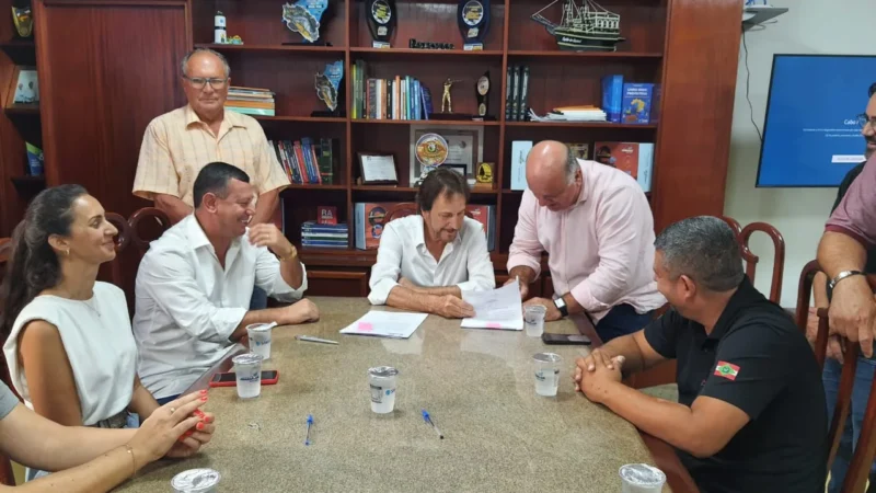 Vereador, Luciano Pires, participa de assinatura de ordem de serviço de importante obra no Morro dos Conventos