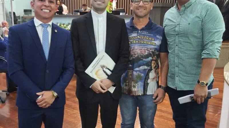 Representantes do Santuário de NSMH explicam sobre reforma da igreja aos vereadores