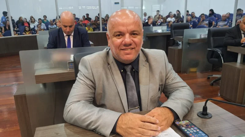 Luciano Pires retorna à Câmara Municipal