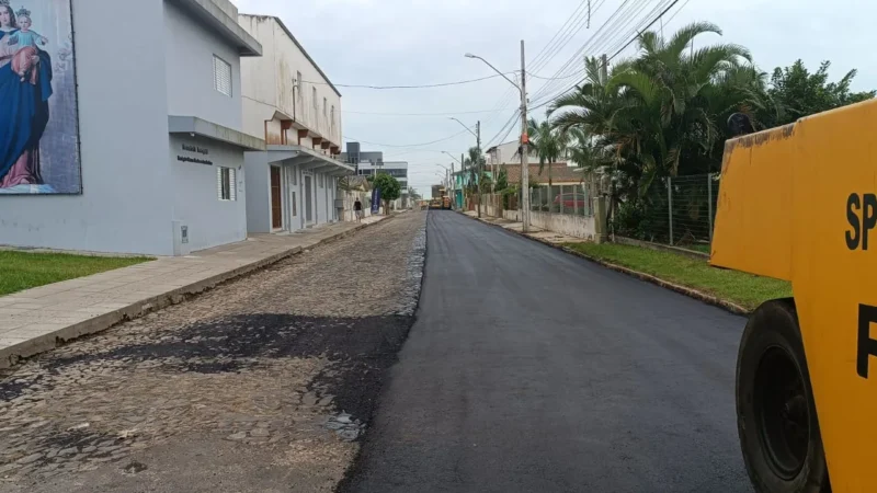 Ruas Centrais de Balneário Gaivota recebem asfalto