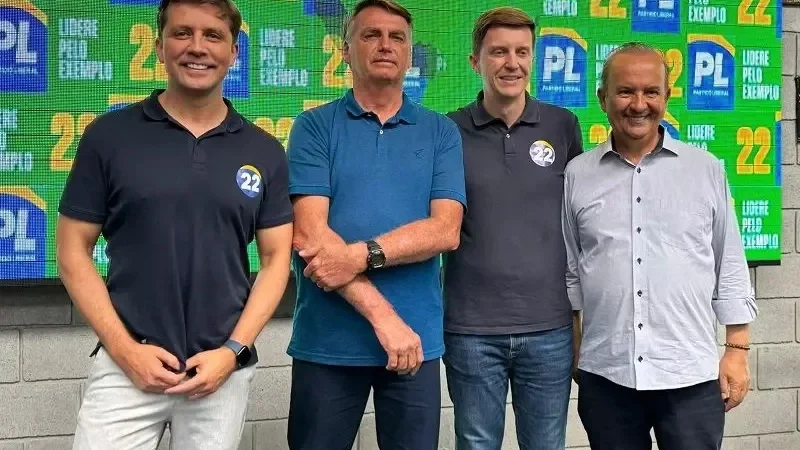 Pelo estado: Bolsonaro arrasta multidões em passagem por Santa Catarina