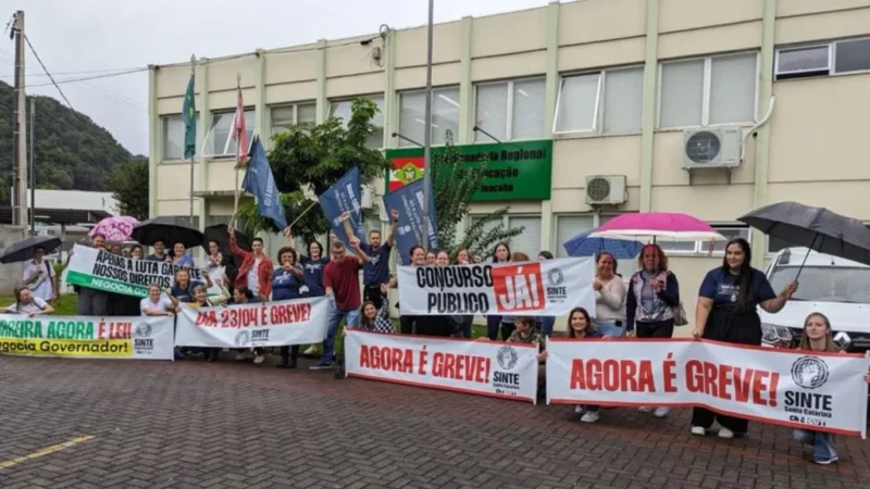 Pelo estado: greve da educação longe do fim