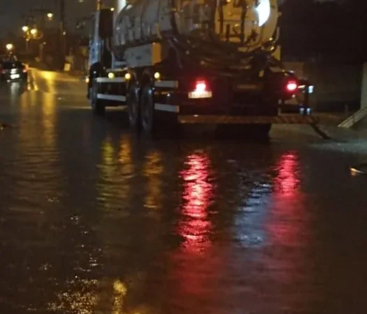 Equipe operacional do SAMAE age rápido e desobstrui rede no Bairro Urussanguinha