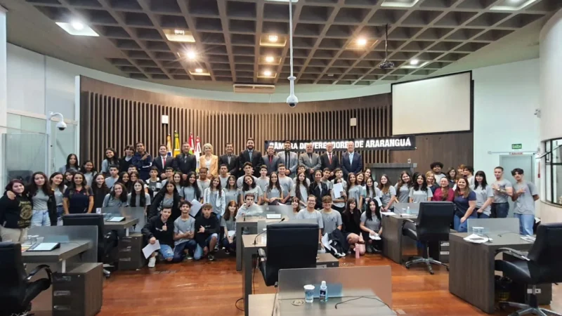 Alunos do Ensino Médio visitam à Câmara Municipal