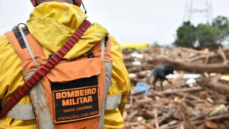 Novo revezamento das equipes de bombeiros militares de SC que atuam no Rio Grande do Sul é nesta segunda