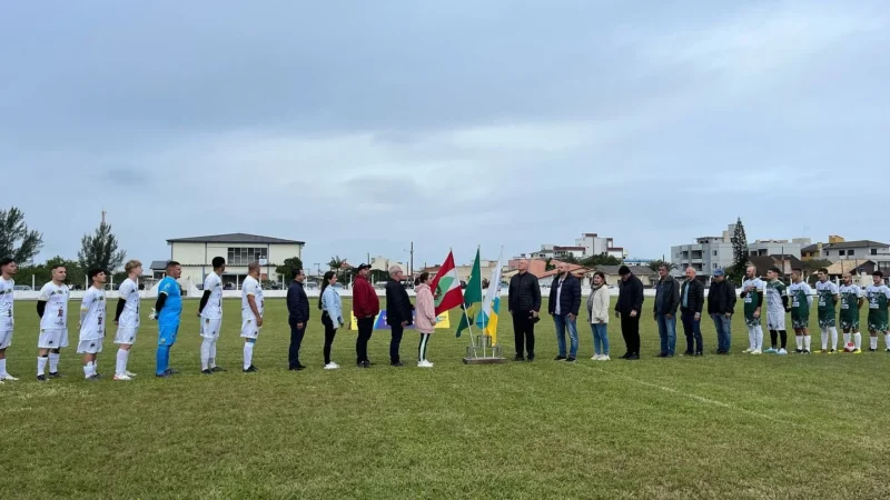 Inicia o Campeonato de Futebol de Campo taça Arroio Center em Balneário Arroio do Silva
