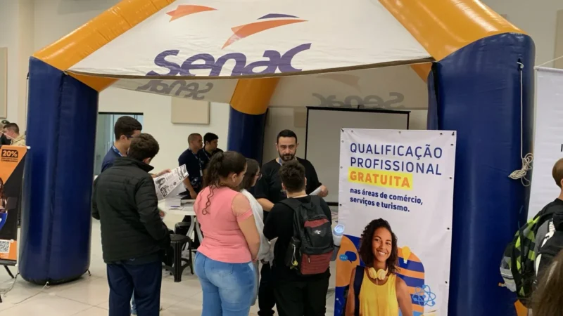 No primeiro dia, mais 1000 jovens passaram pela IV Feira Aciva de Profissões