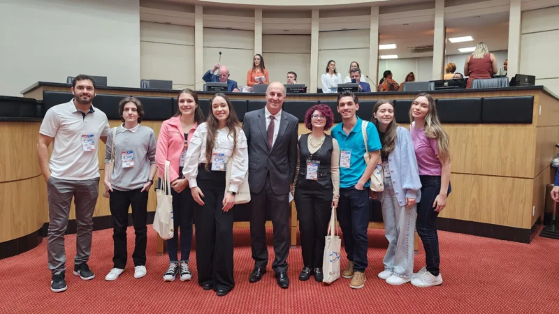 Alunos do Catulo de Sombrio inspiram propostas de projetos educacionais na Assembleia Legislativa