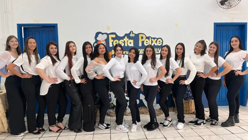 Reunião das candidatas que concorrem ao título de Rainha da 31a Festa do Peixe do Arroio