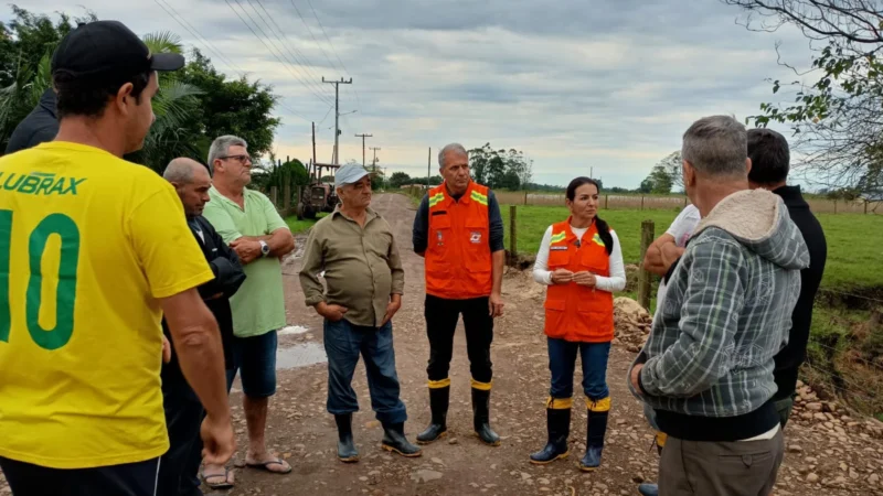Prefeitura Municipal de Sombrio faz visita de campo em bairros atingidos pelas chuvas