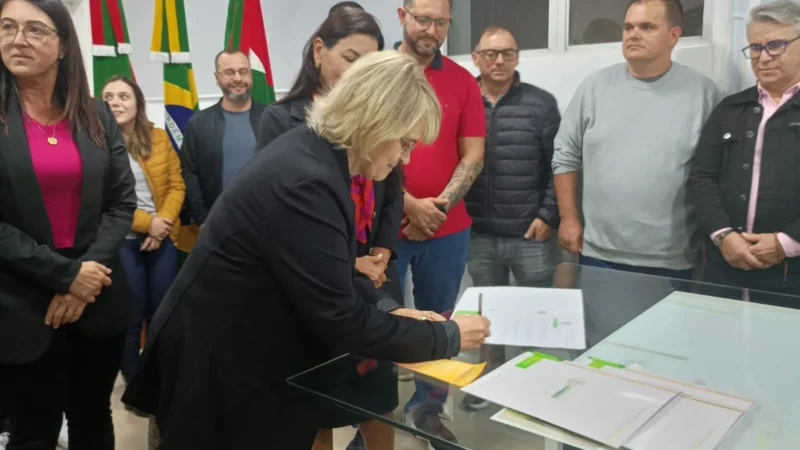 Mais de R$ 500 mil: Sombrio assina ordens de serviço para infraestrutura, assistência social e educação