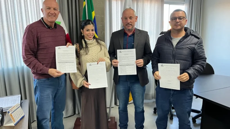 Ordem de serviço entregue: mais cinco ruas serão pavimentadas em Arroio do Silva