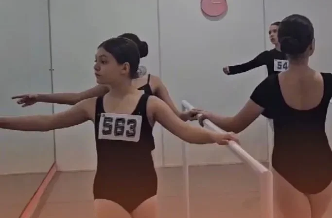 Aula de escola de dança araranguaense é aprovada em pré-seleção do bolshoi