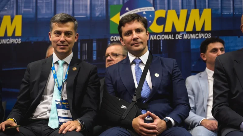 FECAM dá posse ao novo presidente e homenageia ex presidentes Heriberto, Mota e Zé Milton