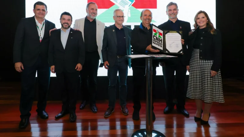 Governador sanciona lei do CNH Emprego com mais de 30 mil habilitações gratuitas