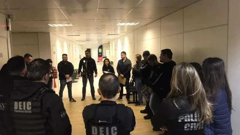 Empresário preso e prefeito afastado em Praia Grande por suspeita de licitação dirigida