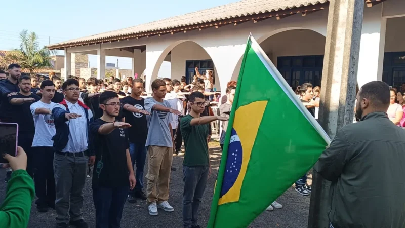 Cerimônia entrega Certificados para 90 jovens dispensados do serviço militar