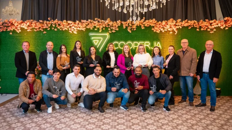 Colaboradores recebem homenagem da Cooperja em programa Jubilados
